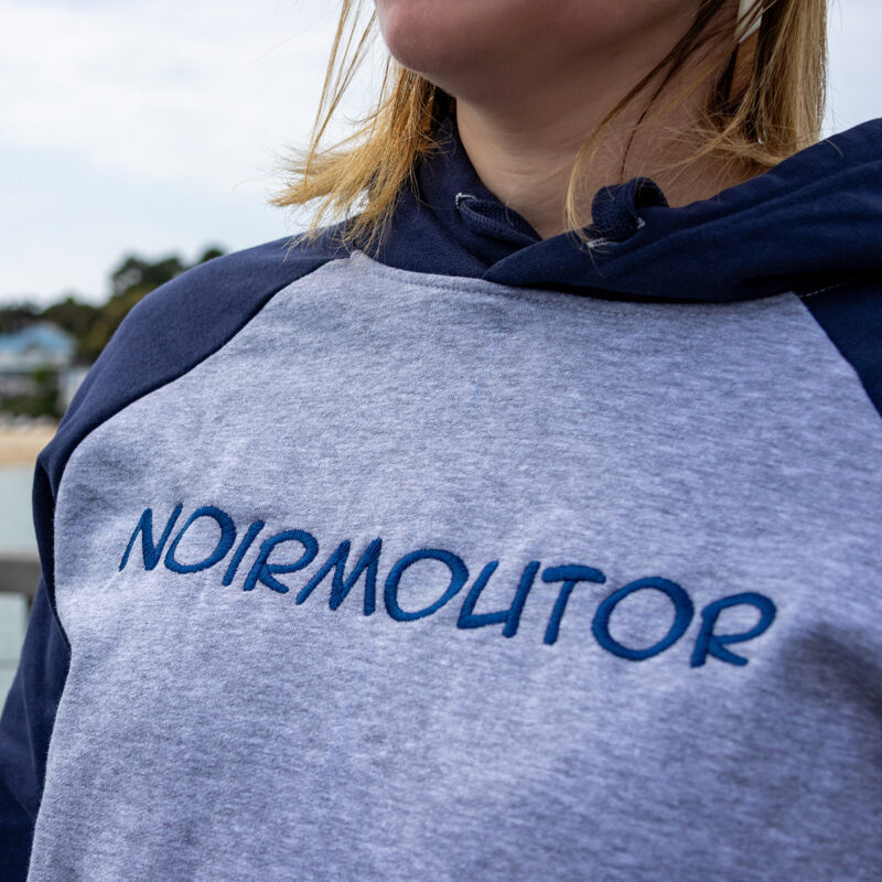 Sweat brodé "Noirmoutor" – Image 3